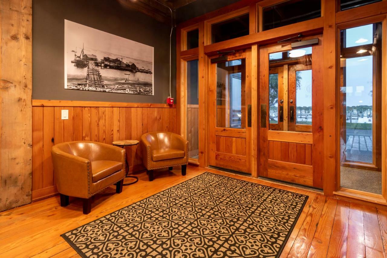 At The Helm Hotel Ilwaco Eksteriør billede